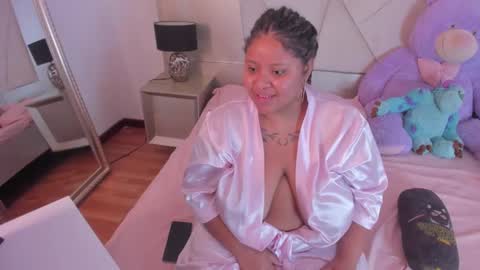 Snapshot of ravendipaul_ chatting on 12/23/24, 12:08 online show from 12/23/24, 12:08