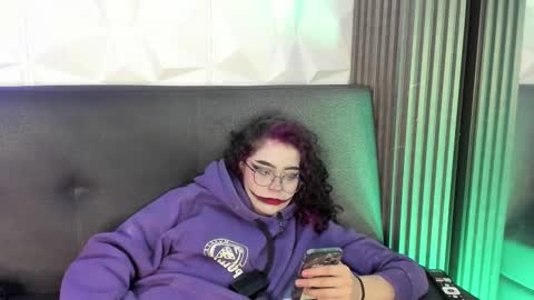 Snapshot of ravensinferno chatting on 10/31/25, 06:09 ravensinferno online show from 10/31/25, 06:09