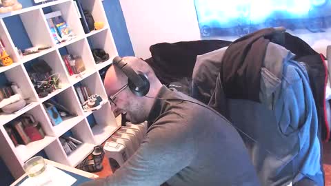 ravingr3d3 online show from 02/28/25, 02:09