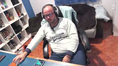 ravingr3d3 online show from 11/12/25, 11:25