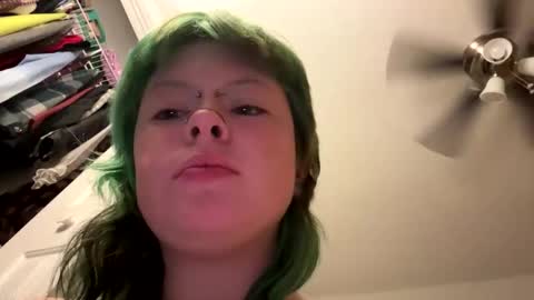 Snapshot of ravyn_xoxo chatting on 12/27/24, 06:03 Ravynn 3 online show from 12/27/24, 06:03