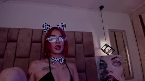 Snapshot of ravynrouge_ chatting on 10/22/25, 02:01 ravynrouge_ online show from 10/22/25, 02:01