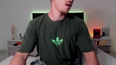 Snapshot of ray_weed chatting on 11/01/25, 10:01 Ray online show from 11/01/25, 10:01