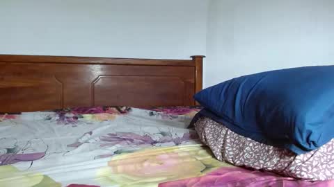 Snapshot of rayannzz chatting on 11/15/25, 03:37 eyan online show from 11/15/25, 03:37