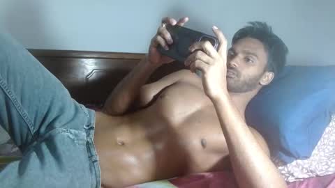 Snapshot of rayannzz chatting on 11/16/25, 10:15 eyan online show from 11/16/25, 10:15