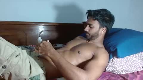 Snapshot of rayannzz chatting on 11/18/25, 12:16 eyan online show from 11/18/25, 12:16