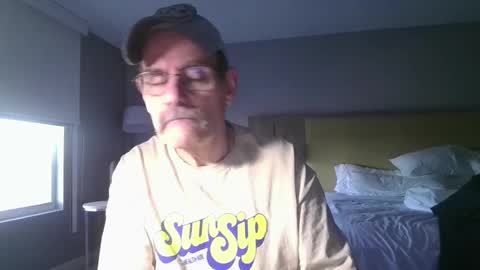 Snapshot of raylene4u2 chatting on 12/08/24, 01:25 Ray online show from 12/08/24, 01:25
