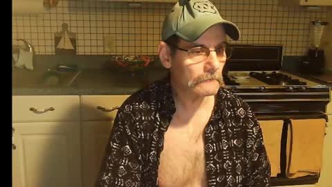Snapshot of raylene4u2 chatting on 12/18/24, 11:45 Ray online show from 12/18/24, 11:45