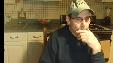 Snapshot of raylene4u2 chatting on 12/21/24, 10:06 Ray online show from 12/21/24, 10:06