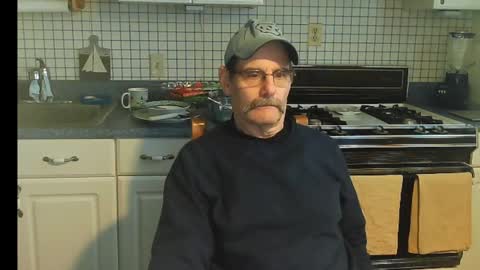 Snapshot of raylene4u2 chatting on 12/22/24, 01:44 Ray online show from 12/22/24, 01:44