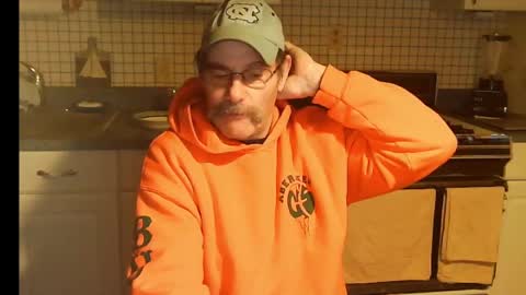 Snapshot of raylene4u2 chatting on 01/12/25, 08:46 Ray online show from 01/12/25, 08:46