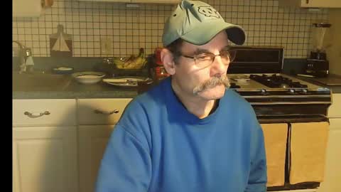 Snapshot of raylene4u2 chatting on 01/14/25, 09:35 Ray online show from 01/14/25, 09:35