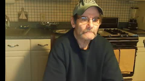 Snapshot of raylene4u2 chatting on 02/03/25, 09:19 Ray online show from 02/03/25, 09:19