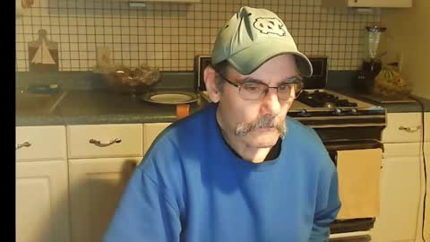Snapshot of raylene4u2 chatting on 02/18/25, 10:38 Ray online show from 02/18/25, 10:38