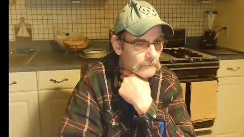 Snapshot of raylene4u2 chatting on 02/25/25, 08:14 Ray online show from 02/25/25, 08:14