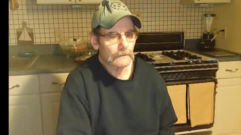 Snapshot of raylene4u2 chatting on 03/02/25, 08:59 Ray online show from 03/02/25, 08:59