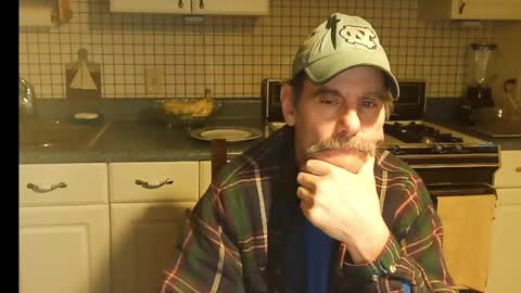 Snapshot of raylene4u2 chatting on 03/11/25, 09:02 Ray online show from 03/11/25, 09:02