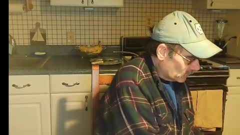 Snapshot of raylene4u2 chatting on 03/12/25, 10:48 Ray online show from 03/12/25, 10:48