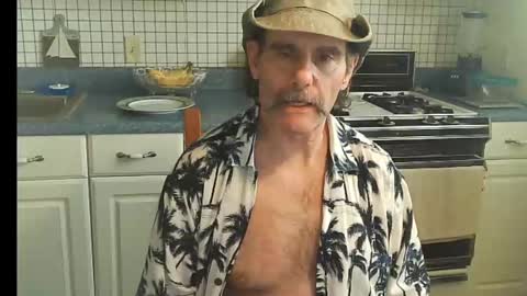 Snapshot of raylene4u2 chatting on 09/29/25, 06:13 Ray online show from 09/29/25, 06:13