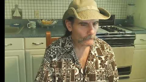 Snapshot of raylene4u2 chatting on 10/01/25, 07:09 Ray online show from 10/01/25, 07:09
