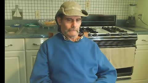 Snapshot of raylene4u2 chatting on 10/06/25, 09:01 Ray online show from 10/06/25, 09:01