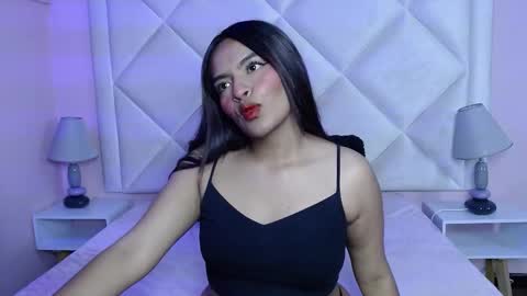 rayvenrose_ online show from 11/05/25, 07:14