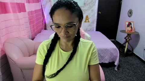 Snapshot of rayza_mature_ chatting on 01/03/25, 09:36 Danna online show from 01/03/25, 09:36