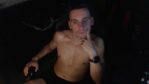 Snapshot of rayzel31 chatting on 11/14/25, 11:24 Rayzel online show from 11/14/25, 11:24