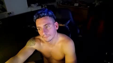 Snapshot of rayzel31 chatting on 11/16/25, 10:15 Rayzel online show from 11/16/25, 10:15