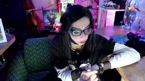 Snapshot of raziel_haze chatting on 12/02/24, 10:45 Yrriel Strife Candy-Demon Caveboy mr. Cringe online show from 12/02/24, 10:45