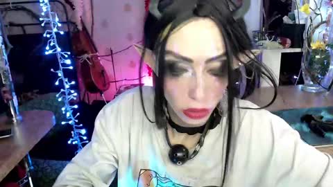 Snapshot of raziel_haze chatting on 12/03/24, 11:01 Yrriel Strife Candy-Demon Caveboy mr. Cringe online show from 12/03/24, 11:01