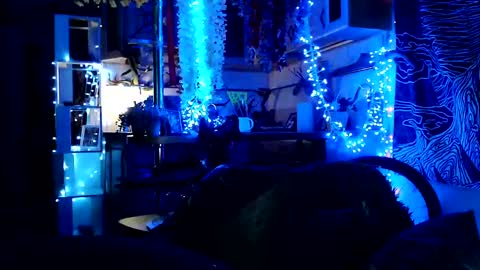Snapshot of raziel_haze chatting on 01/01/25, 06:27 Yrriel Strife Candy-Demon Caveboy mr. Cringe online show from 01/01/25, 06:27