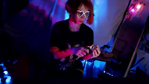 Snapshot of raziel_haze chatting on 01/15/25, 06:12 Yrriel Strife Candy-Demon Caveboy mr. Cringe online show from 01/15/25, 06:12