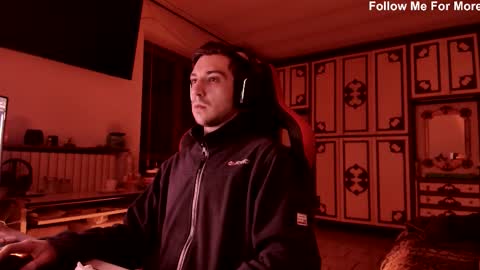 Snapshot of rcomi4 chatting on 11/12/25, 04:35 rcomi4 online show from 11/12/25, 04:35