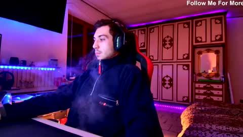 Snapshot of rcomi4 chatting on 11/15/25, 04:36 rcomi4 online show from 11/15/25, 04:36