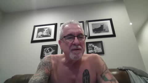 Snapshot of realsilverfox chatting on 10/23/25, 03:50 realsilverfox online show from 10/23/25, 03:50