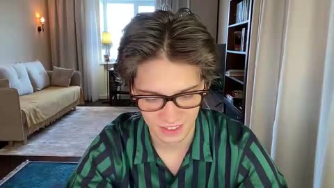 Snapshot of realsupermichael chatting on 01/05/25, 12:31 AliceEve online show from 01/05/25, 12:31