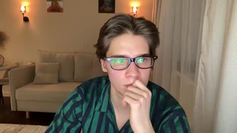 Snapshot of realsupermichael chatting on 01/20/25, 06:32 AliceEve online show from 01/20/25, 06:32