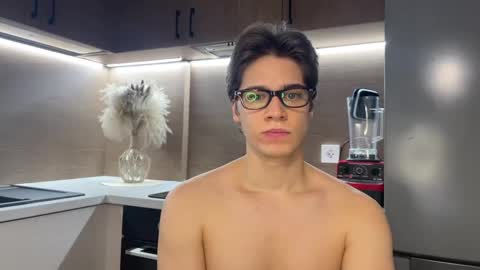 Snapshot of realsupermichael chatting on 02/14/25, 05:36 AliceEve online show from 02/14/25, 05:36