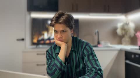 Snapshot of realsupermichael chatting on 02/17/25, 11:42 AliceEve online show from 02/17/25, 11:42