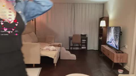 Snapshot of realsupermichael chatting on 02/18/25, 08:47 AliceEve online show from 02/18/25, 08:47