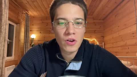 Snapshot of realsupermichael chatting on 09/22/25, 04:53 AliceEve online show from 09/22/25, 04:53