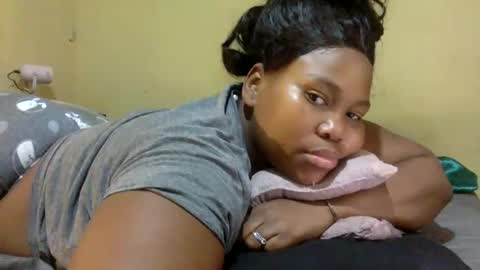 Snapshot of realsweetheart chatting on 12/25/24, 05:05 REAL1SWEETHEART online show from 12/25/24, 05:05