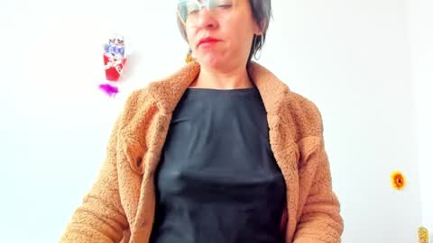 Snapshot of rebbeca09 chatting on 01/05/25, 12:53 Rebbeca online show from 01/05/25, 12:53
