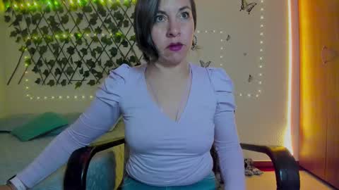 Snapshot of rebbeca09 chatting on 09/25/25, 10:30 Rebbeca online show from 09/25/25, 10:30