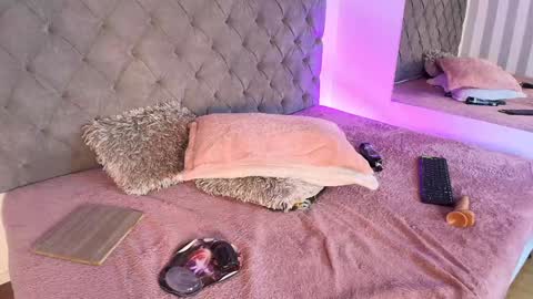 Snapshot of rebeca_cortez1 chatting on 01/04/25, 12:49 I invite you to my birthday on November 3th online show from 01/04/25, 12:49