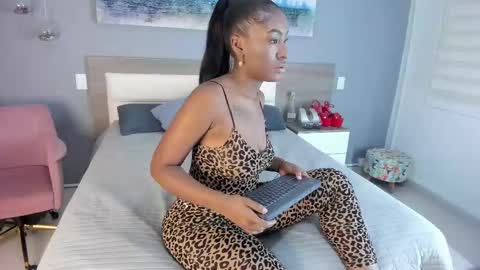 Snapshot of rebeca_cortez1 chatting on 09/18/25, 08:11 I invite you to my birthday on November 3th online show from 09/18/25, 08:11