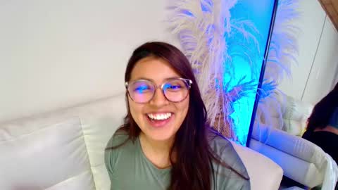 Snapshot of rebeca_williams_ chatting on 02/19/25, 06:00 Rebeca Williams online show from 02/19/25, 06:00