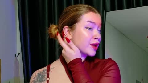 rebecca_lace online show from 10/22/25, 09:58