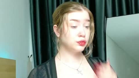 rebecca_lace online show from 10/29/25, 09:49